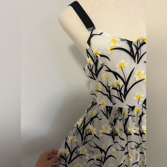 NWT Gracia Daffodil Floral Print Cocktail Dress- FLAWED - Picture 4 of 11